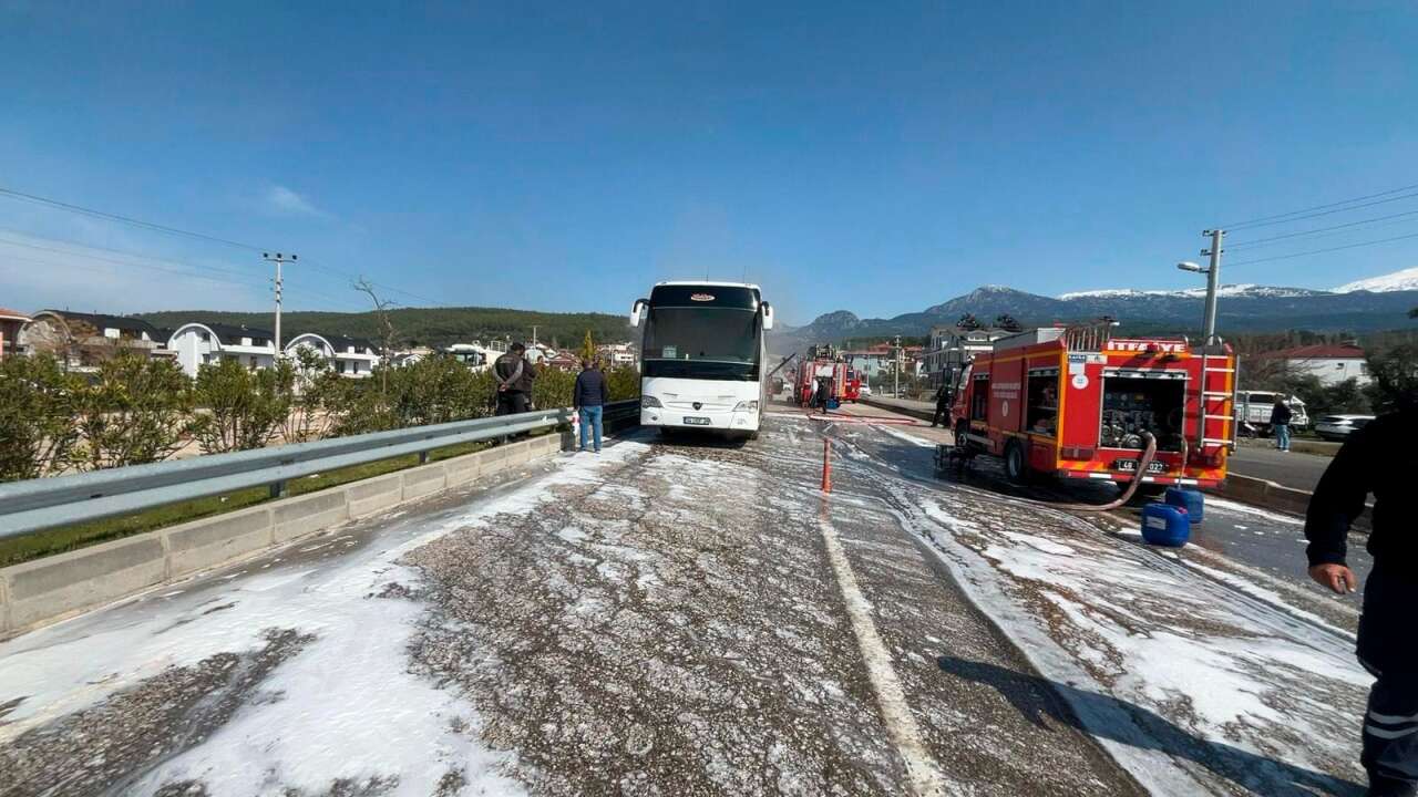 Seydikemer’de Otobüs Yangını Korkuttu 1